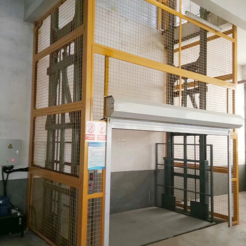 導(dǎo)軌式升降平臺(tái)（室內(nèi)）